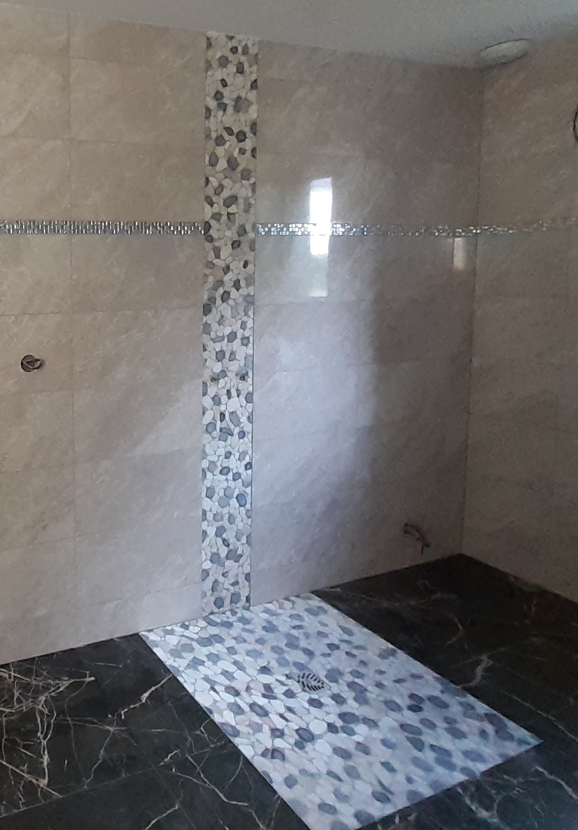 Douche Italienne galets au sol 