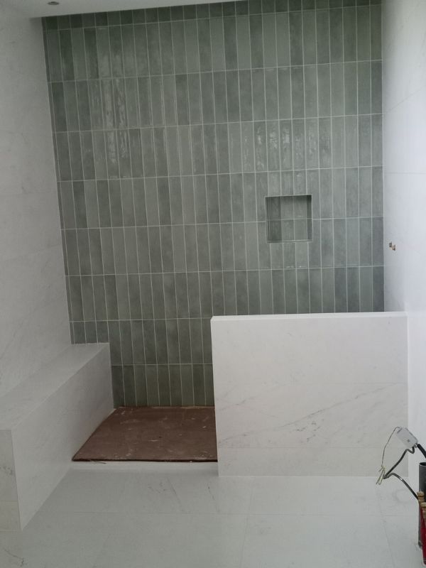 pose faïence 33x100-et-7.5x30 salle de bain