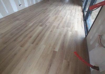 pose carrelage sol imitation parquet format 20x120 à la cale