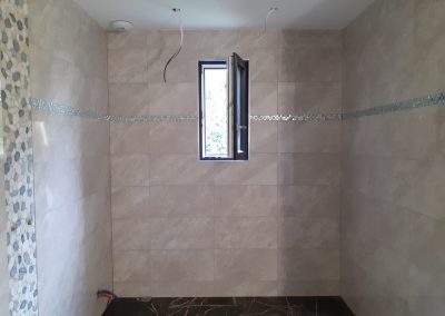 Faïence 30x60 et Frise Mosaïque Salle de Bain