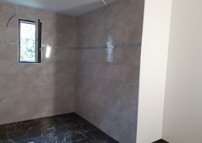 Faïence 30x60 et Frise Mosaïque Salle de Bain