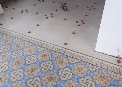 pose carrelage au sol format 90x90 à la cale sur Chape Traditionnelle | J.T Carrelage